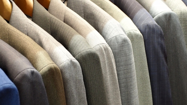 葬式のNGスーツの具体例