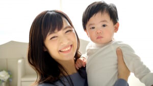 葬儀へ赤ちゃんと参列するかを決める3つのポイント！注意点や持ち物を解説