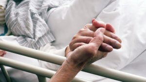 看取りとは何かを完全解説！意味や流れと看取り介護に必要な10のケア
