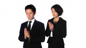 お葬式の服装の5つのポイント！男性と女性と子供の身だしなみを解説